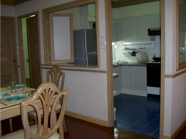 RP R1205 Kitchen1 W640.jpg (64580 bytes)